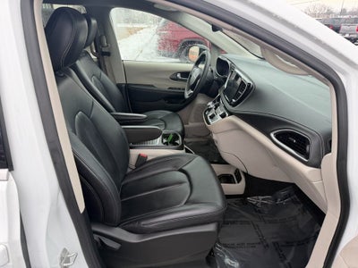 2024 Chrysler Pacifica Hybrid Select