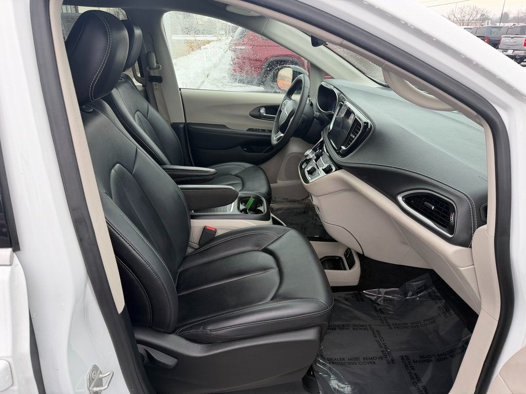 2024 Chrysler Pacifica Hybrid Select