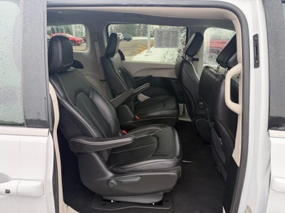 2024 Chrysler Pacifica Hybrid Select