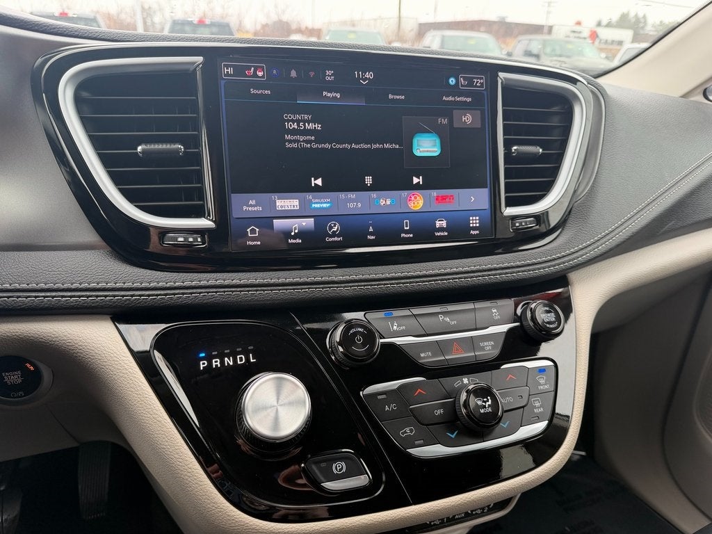 2024 Chrysler Pacifica Hybrid Select