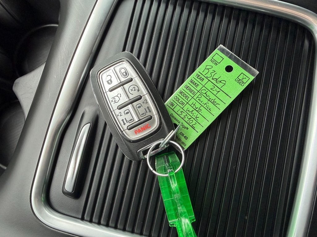 2024 Chrysler Pacifica Hybrid Select