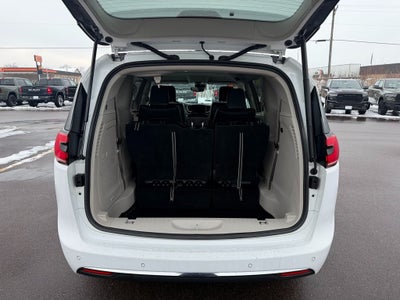 2024 Chrysler Pacifica Hybrid Select