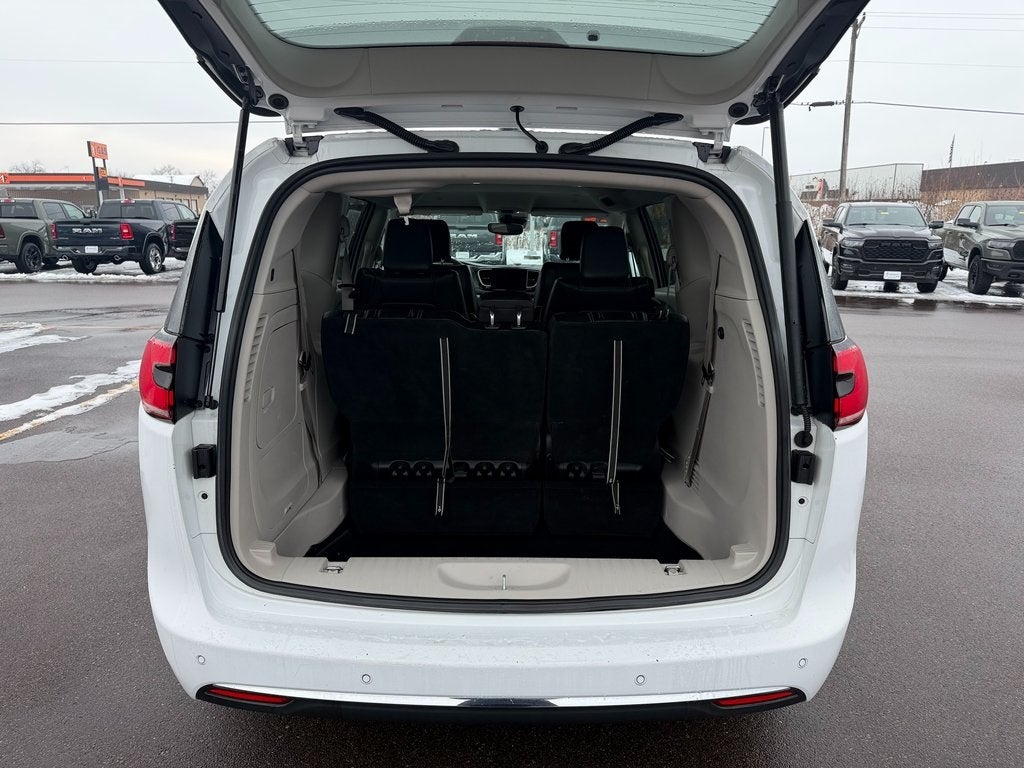 2024 Chrysler Pacifica Hybrid Select