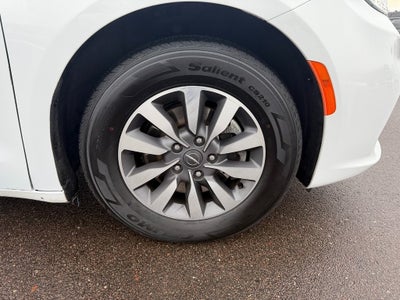 2024 Chrysler Pacifica Hybrid Select