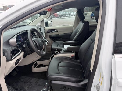 2024 Chrysler Pacifica Hybrid Select