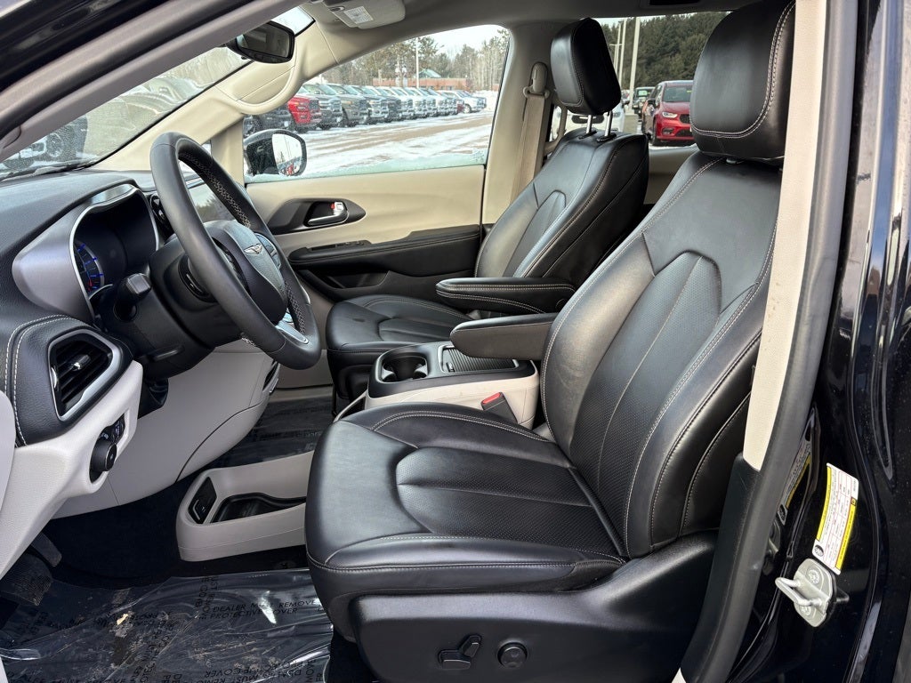 2024 Chrysler Pacifica Hybrid Select