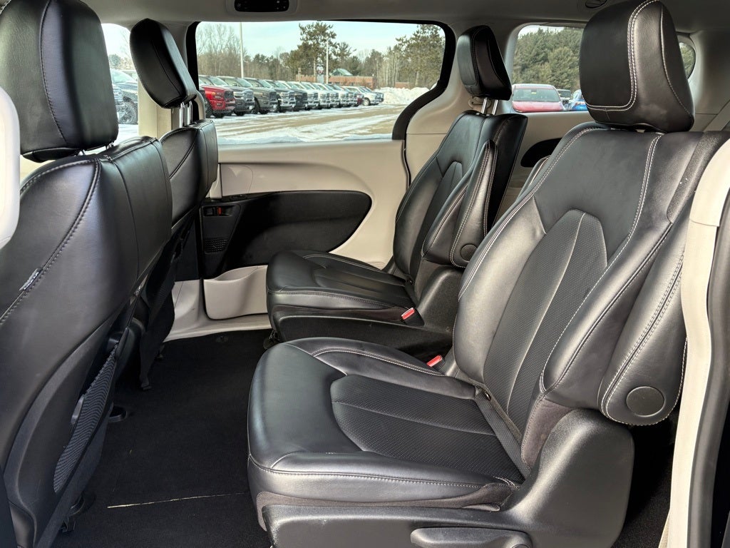 2024 Chrysler Pacifica Hybrid Select