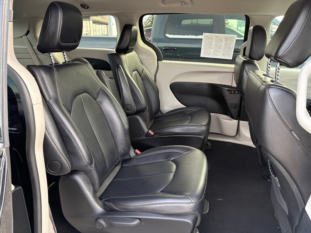 2024 Chrysler Pacifica Hybrid Select