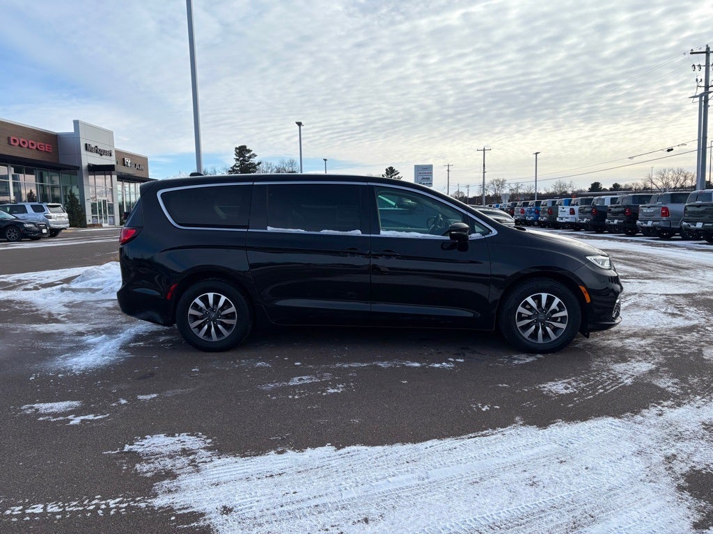 2024 Chrysler Pacifica Hybrid Select
