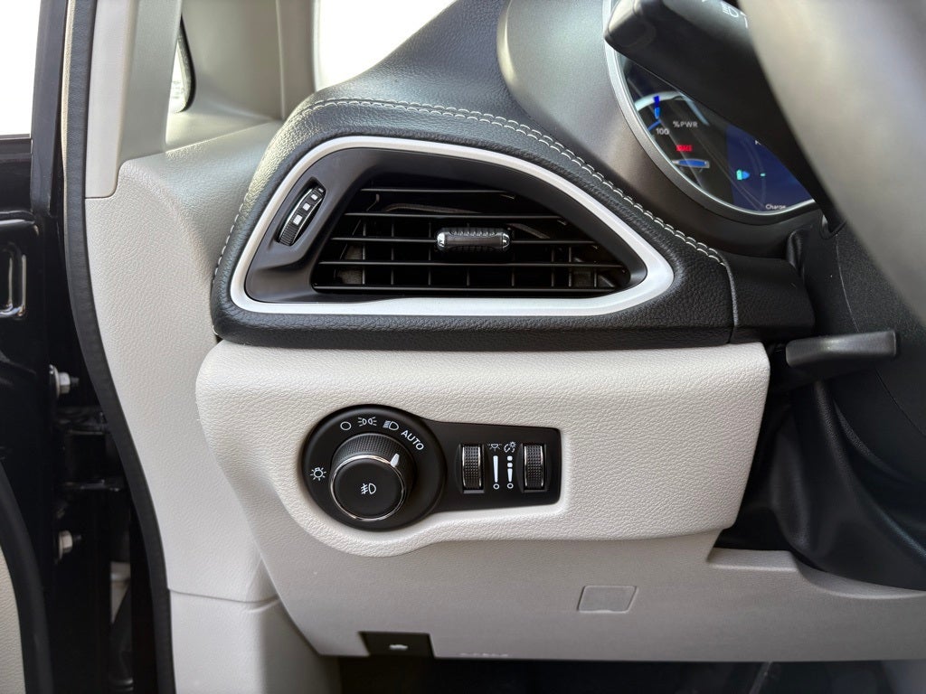 2024 Chrysler Pacifica Hybrid Select