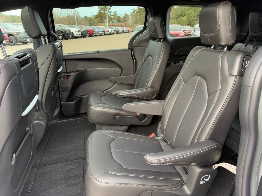 2026 Chrysler Pacifica PACIFICA SELECT AWD