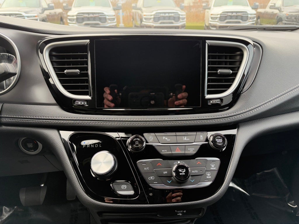 2026 Chrysler Pacifica PACIFICA SELECT AWD