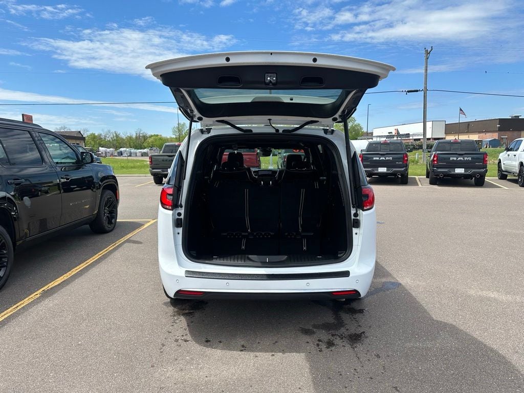 2026 Chrysler Pacifica Limited AWD
