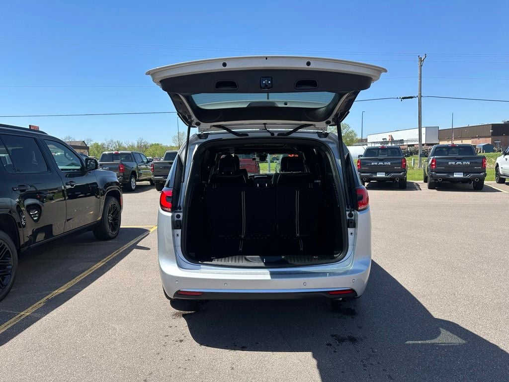 2026 Chrysler Pacifica Limited AWD