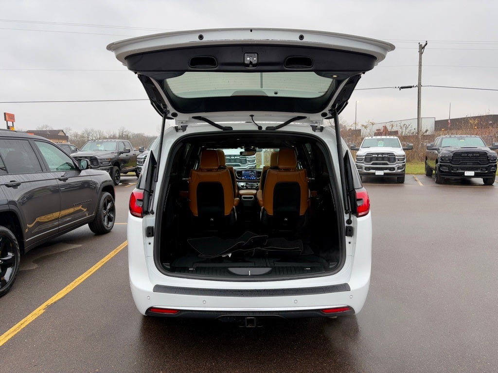 2023 Chrysler Pacifica Pinnacle AWD