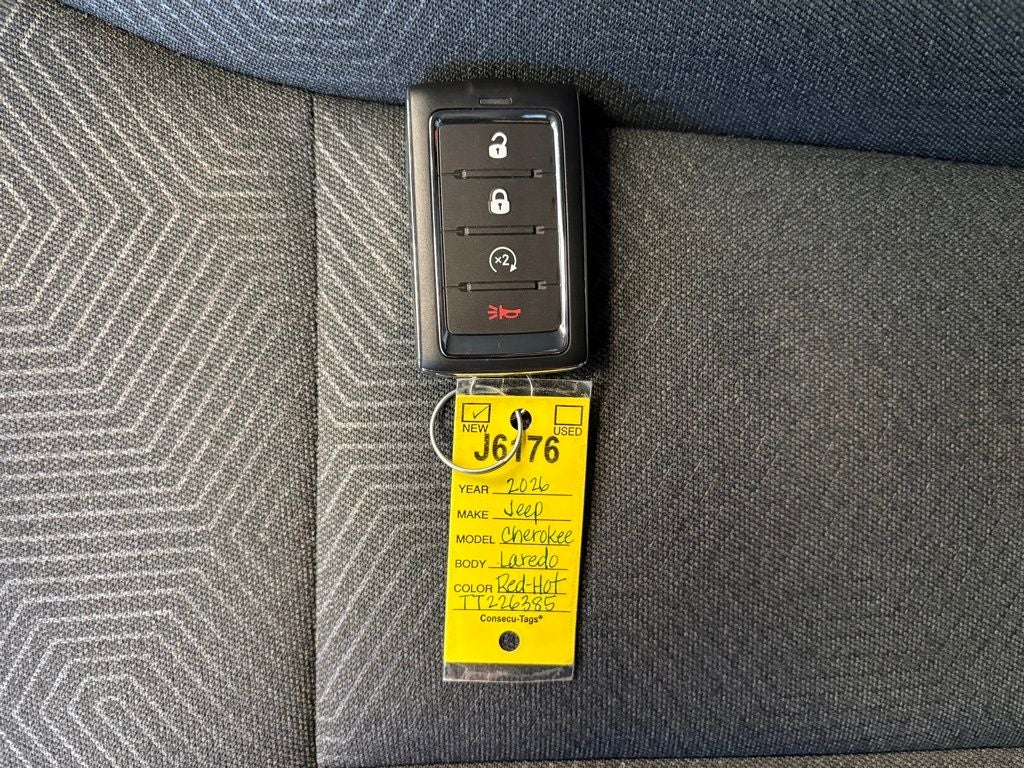 2026 Jeep Cherokee CHEROKEE LAREDO 4X4