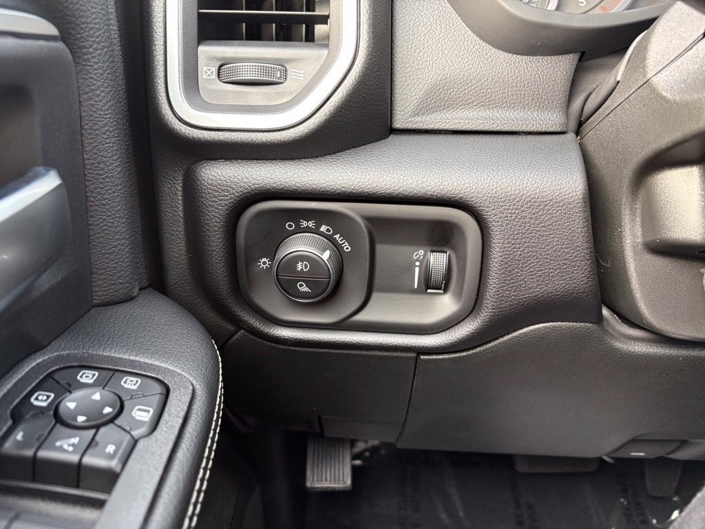 2027 RAM Ram 3500 RAM 3500 BIG HORN CREW CAB 4X4 6'4' BOX