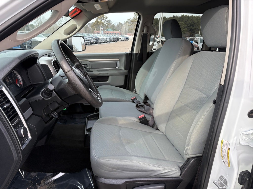 2017 RAM 3500 SLT Crew Cab 4x4 8' Box