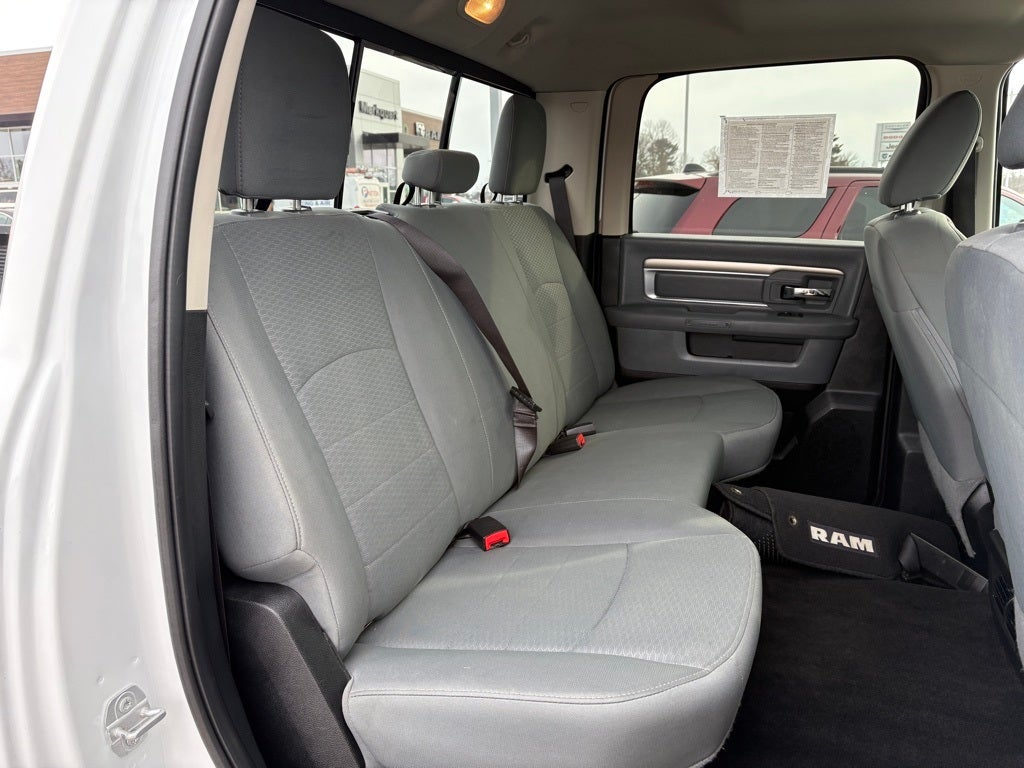 2017 RAM 3500 SLT Crew Cab 4x4 8' Box