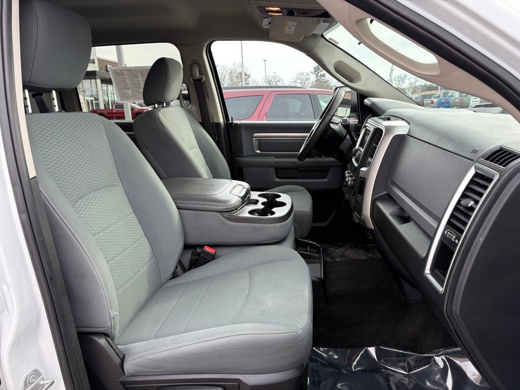 2017 RAM 3500 SLT Crew Cab 4x4 8' Box