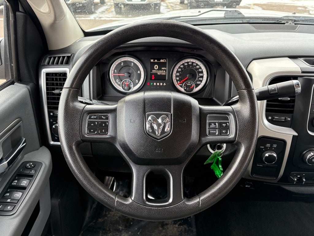 2017 RAM 3500 SLT Crew Cab 4x4 8' Box