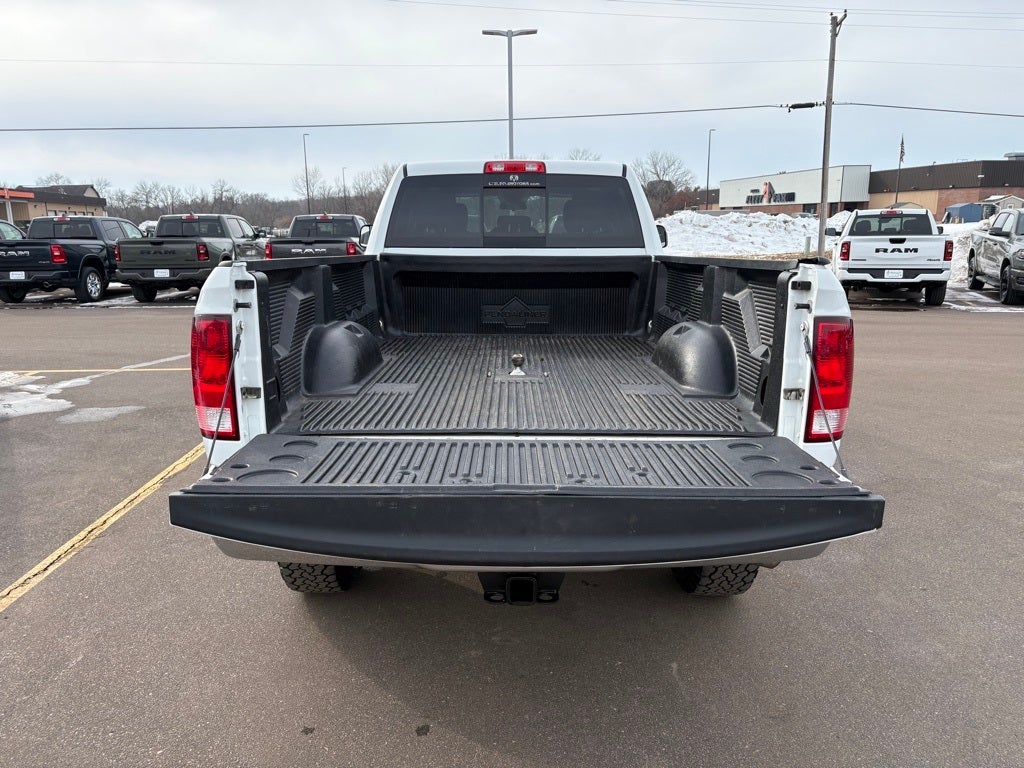 2017 RAM 3500 SLT Crew Cab 4x4 8' Box