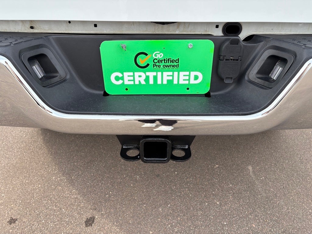 2017 RAM 3500 SLT Crew Cab 4x4 8' Box