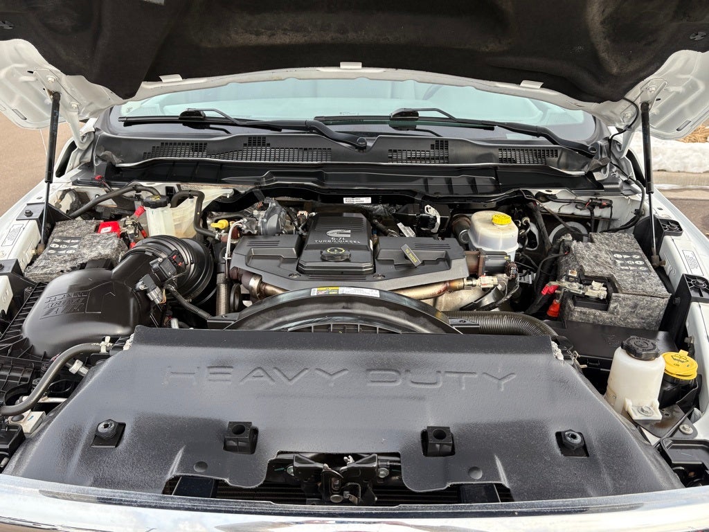 2017 RAM 3500 SLT Crew Cab 4x4 8' Box