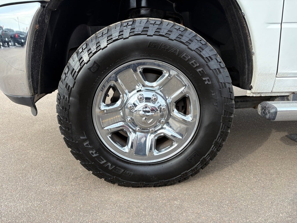 2017 RAM 3500 SLT Crew Cab 4x4 8' Box