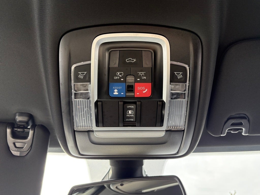 2024 RAM 3500 Laramie Crew Cab 4x4 8' Box