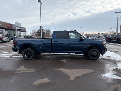2024 RAM 3500 Laramie Crew Cab 4x4 8' Box