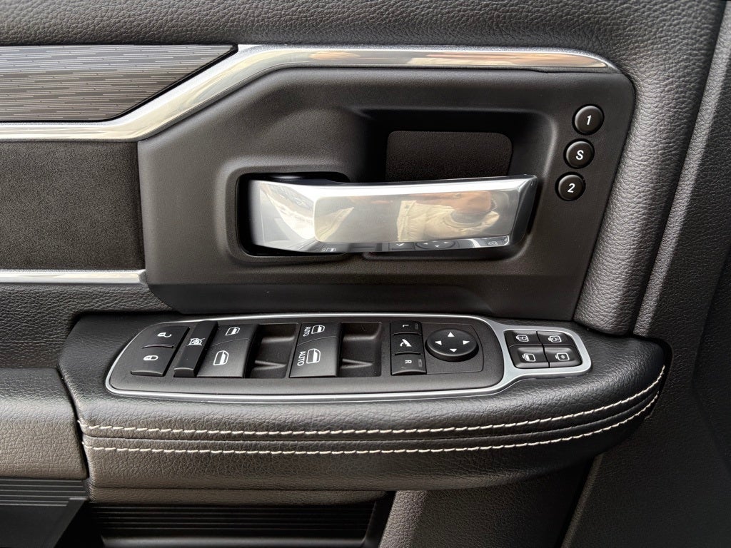 2024 RAM 3500 Laramie Crew Cab 4x4 8' Box