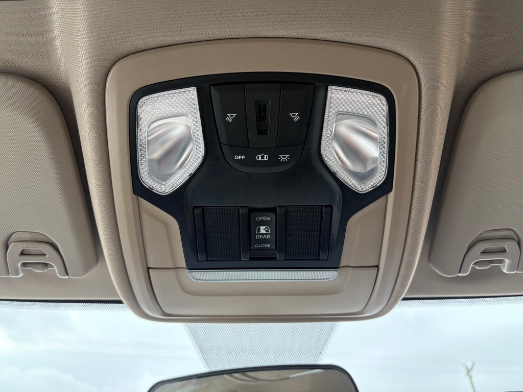 2019 RAM 2500 Tradesman Crew Cab 4x4 6'4' Box