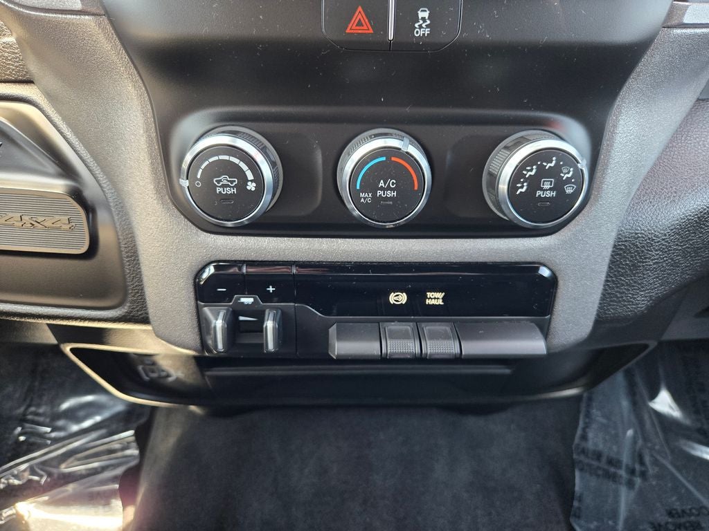 2024 RAM 2500 Tradesman Crew Cab 4x4 6'4' Box