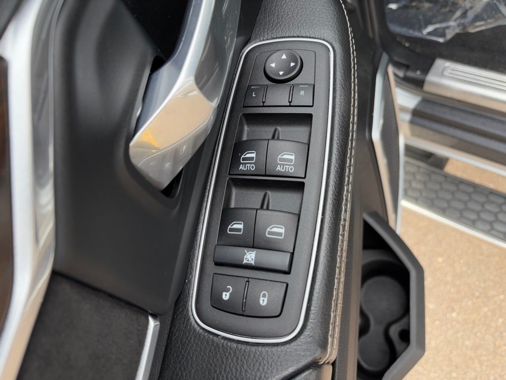 2022 RAM 2500 Laramie Crew Cab 4x4 6'4' Box