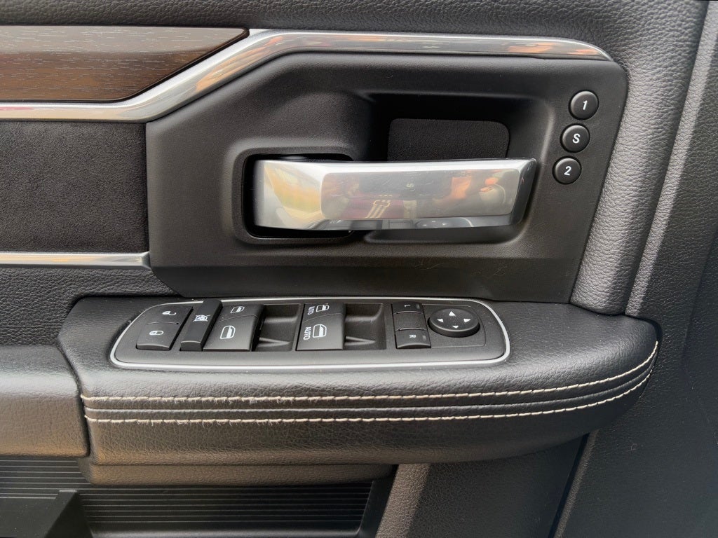 2022 RAM 2500 Laramie Crew Cab 4x4 6'4' Box