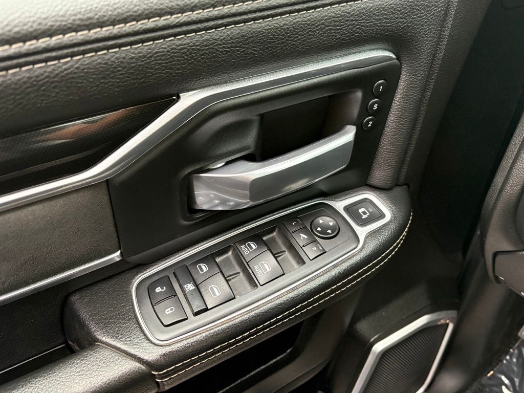 2019 RAM 2500 Laramie Crew Cab 4x4 8' Box