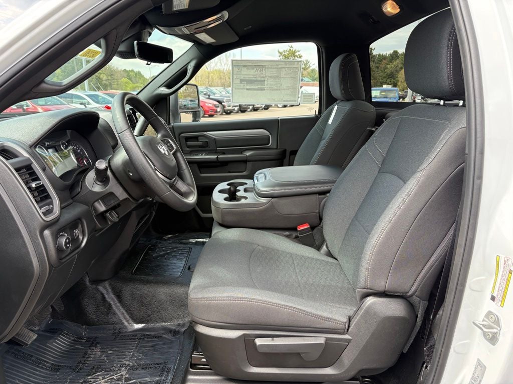 2026 RAM Ram 5500 Chassis Cab RAM 5500 TRADESMAN CHASSIS REGULAR CAB 4X4 84' CA
